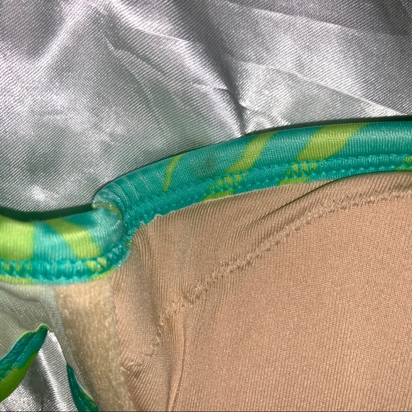 👙 Victoria's Secret Halter Bikini Top Sz 32B - Picture 4 of 5